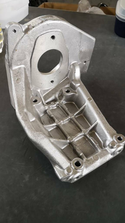 Opel Kadett E Astra F Halter Kraftstoffpumpe neu original GM