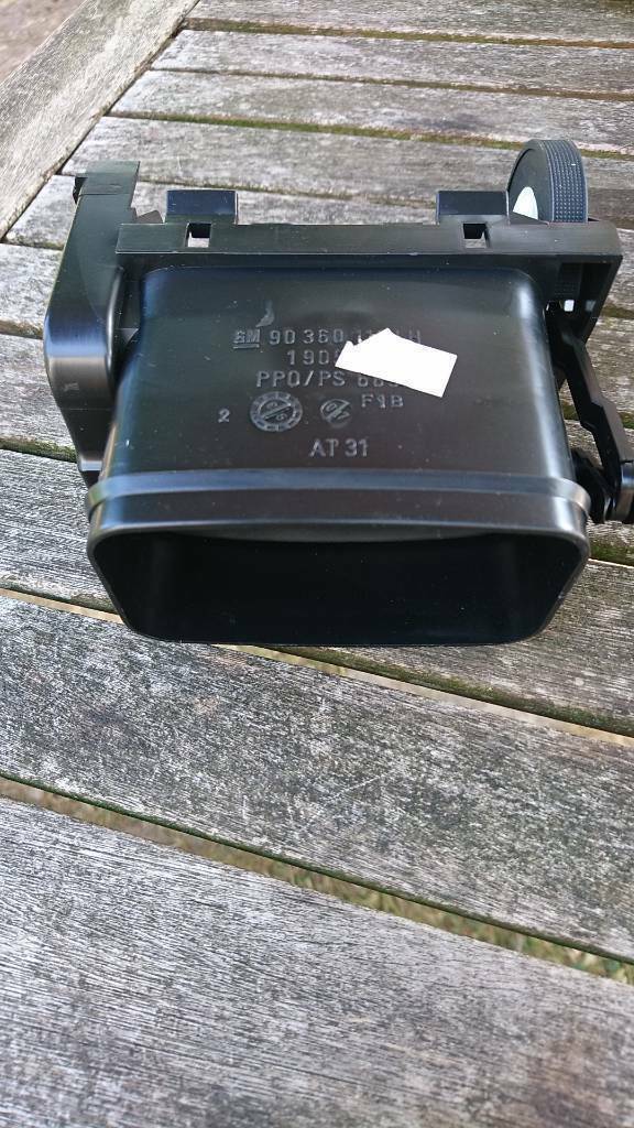 Astra F Gehäuse Luftdüse links außen Neu Original GM