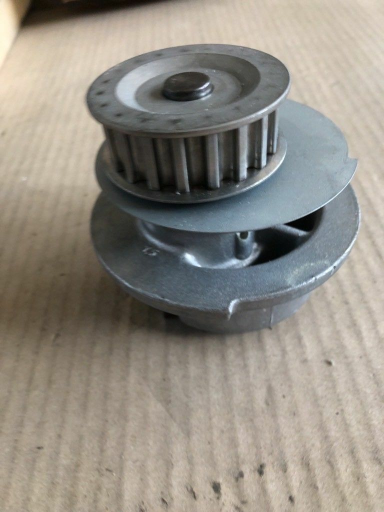 Opel Ascona C / Corsa A / Kadett E / Vectra A Wasserpumpe Neu Original