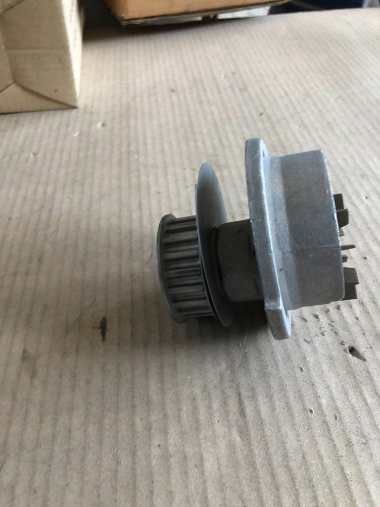 Opel Ascona C / Corsa A / Kadett E / Vectra A Wasserpumpe Neu Original