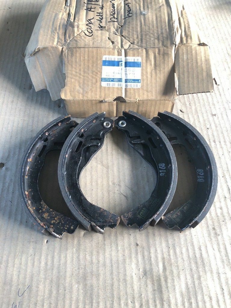 Original GM Opel Corsa A / B Kadett E Bremsbeläge *NEU* 1605842