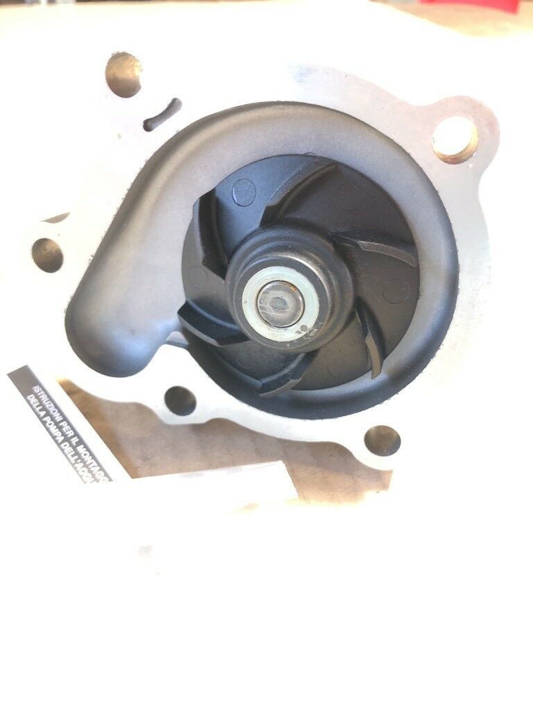 Original GM Opel Corsa A / B Kadett E Wasserpumpe *NEU* 6334004