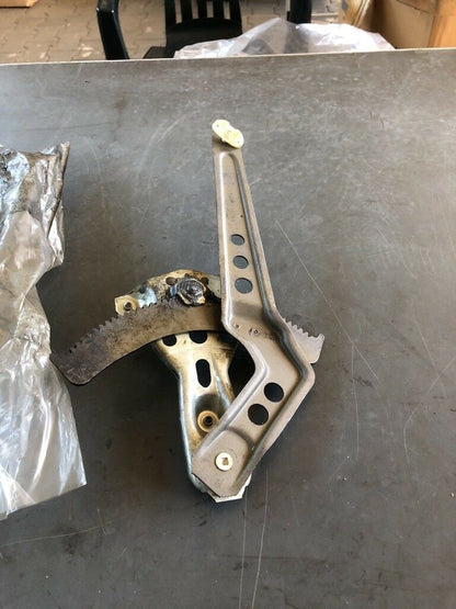 Opel Ascona C Fensterheber Hinter rechts Neu Original GM
