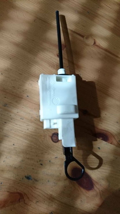 Opel Vivaro Motor Verriegelung Tankdeckel neu original GM