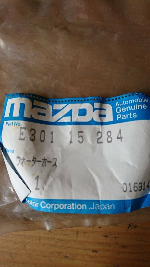 Mazda 323 Wasserpumpe Schlauch neu original