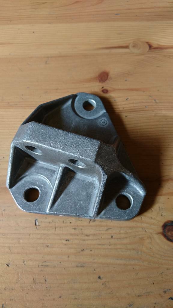 Astra F Vectra A Diesel Halter Motoraufhängung vorne rechts GM