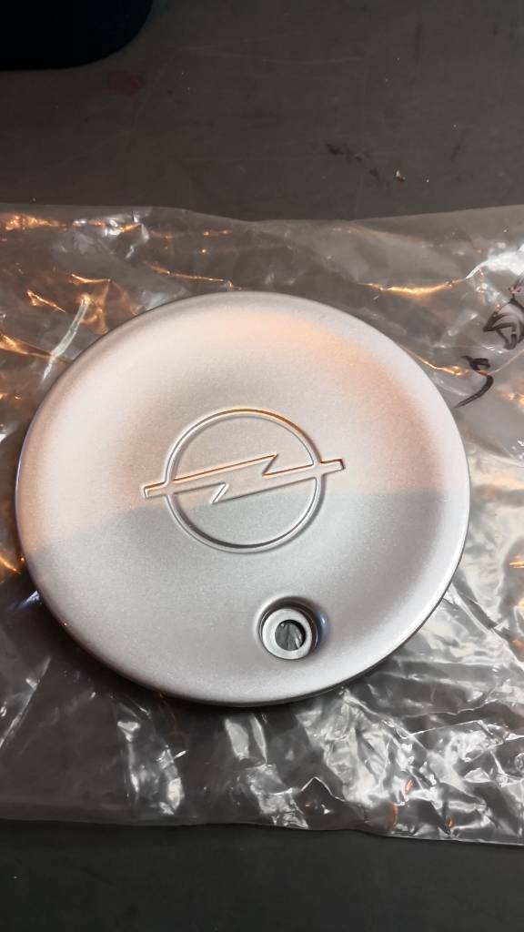 Corsa B Nabendeckel an Alufelge original GM Opel NEU