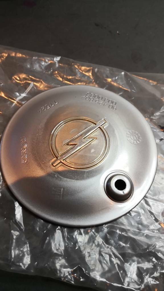 Corsa B Nabendeckel an Alufelge original GM Opel NEU