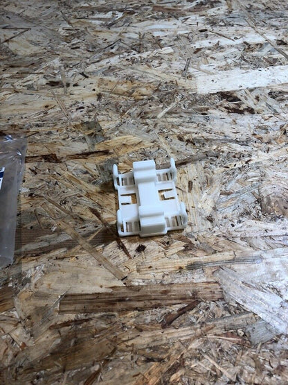 Opel Omega A Halter seitlich NEU Original GM