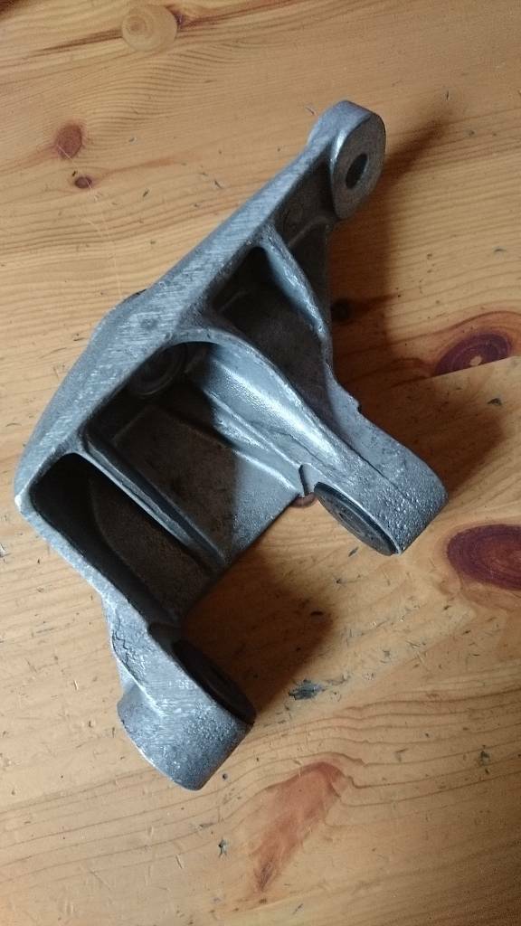 Rekord D E Ascona B Halter Lichtmaschine neu original GM