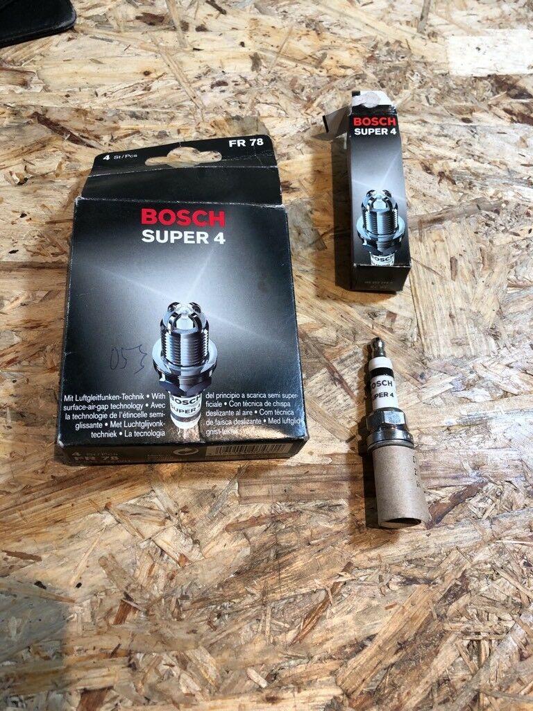 Bosch Super 4 Zündkerzen NEU Original