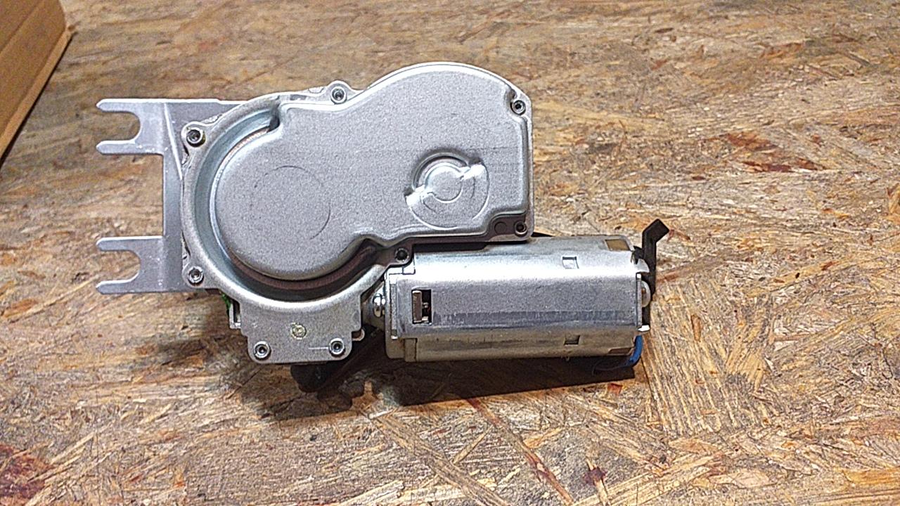 Astra F Caravan Wischermotor hinten original GM Opel NEU