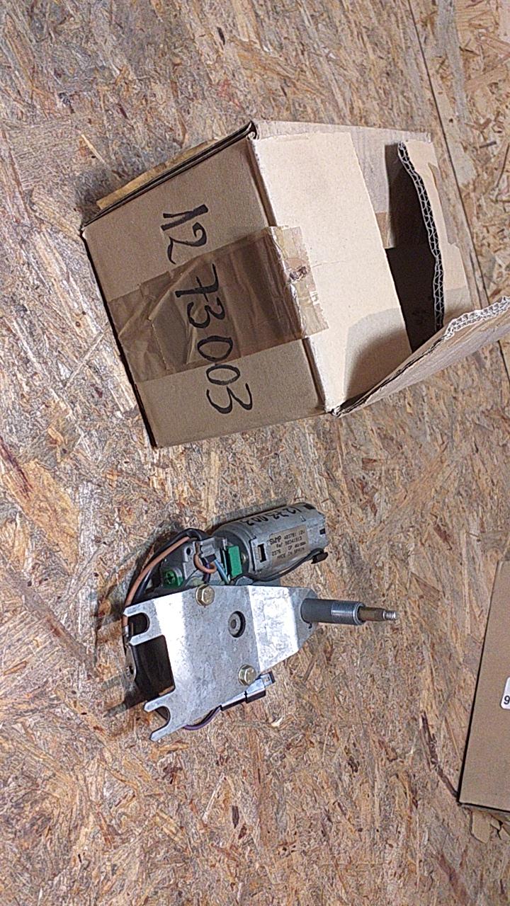 Vectra A Schrägheck Wischermotor hinten original GM Opel NEU