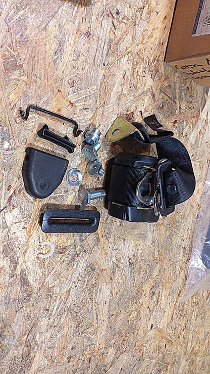 Corsa A Sicherheitsgurtschloss vorne rechts original GM Opel NEU