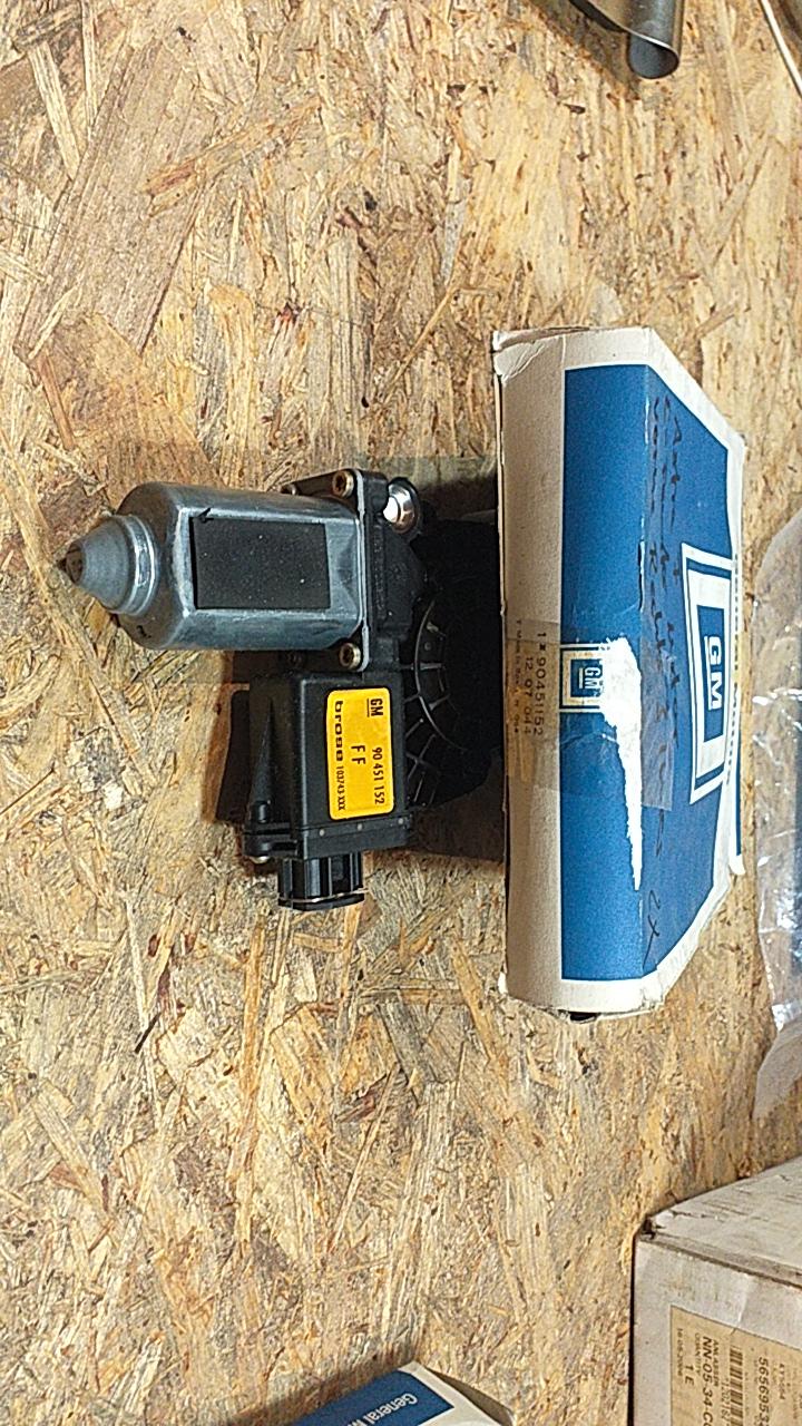 Astra F 3-Türer E-Fenstermotor vorne rechts original GM Opel NEU