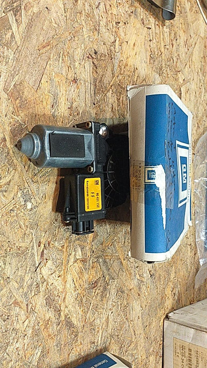 Astra F 3-Türer E-Fenstermotor vorne rechts original GM Opel NEU