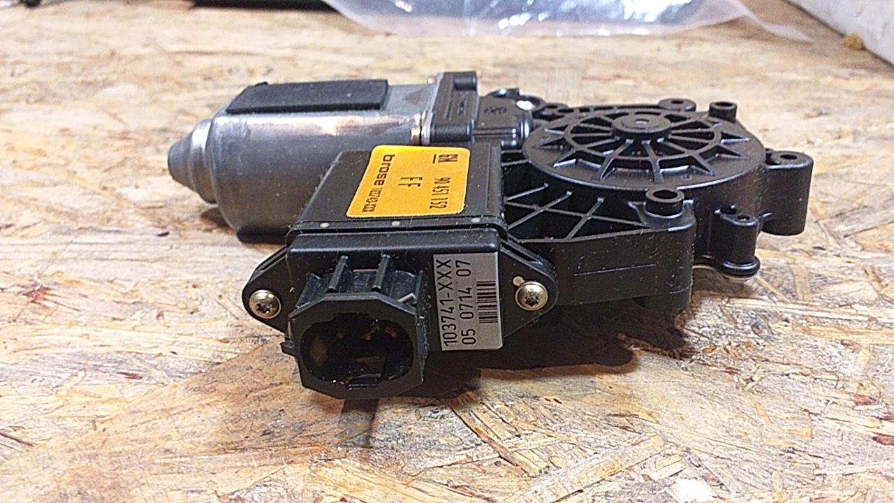 Astra F 3-Türer E-Fenstermotor vorne rechts original GM Opel NEU