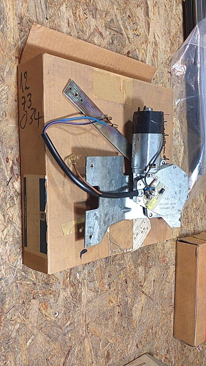 Kadett D Caravan Wischermotor hinten original GM Opel NEU