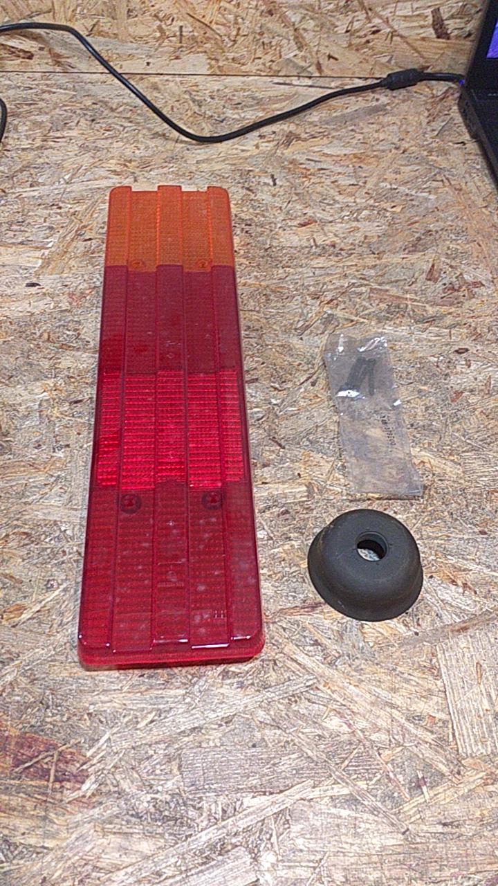Mercedes Benz 507D-814D 1/86-> Lichtscheibe Heckleuchte links original Hella NEU