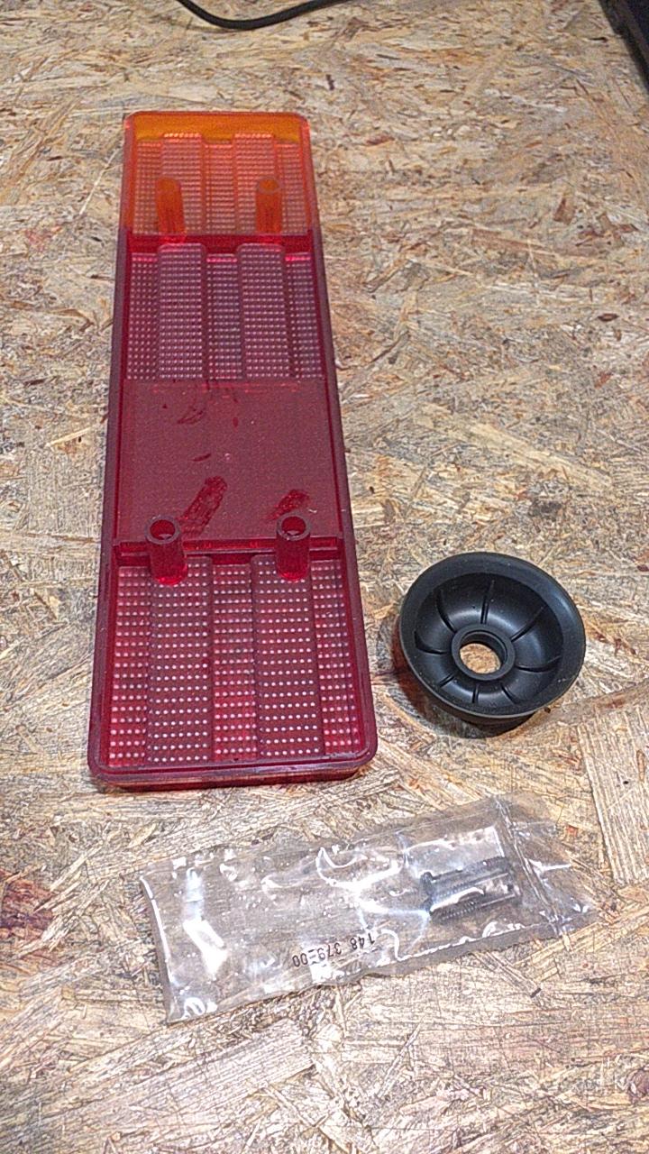 Mercedes Benz 507D-814D 1/86-> Lichtscheibe Heckleuchte links original Hella NEU