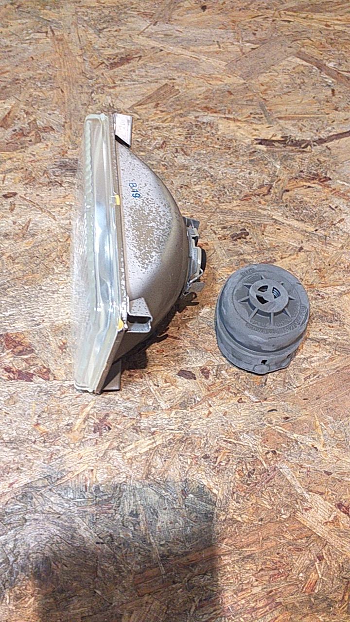 Toyota Nissan Mazda Mitsubishi Einsatz für H4/H1-Hauptscheinwerfer original Hella NEU