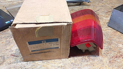 Kadett E Heckleuchte links original GM Opel NEU