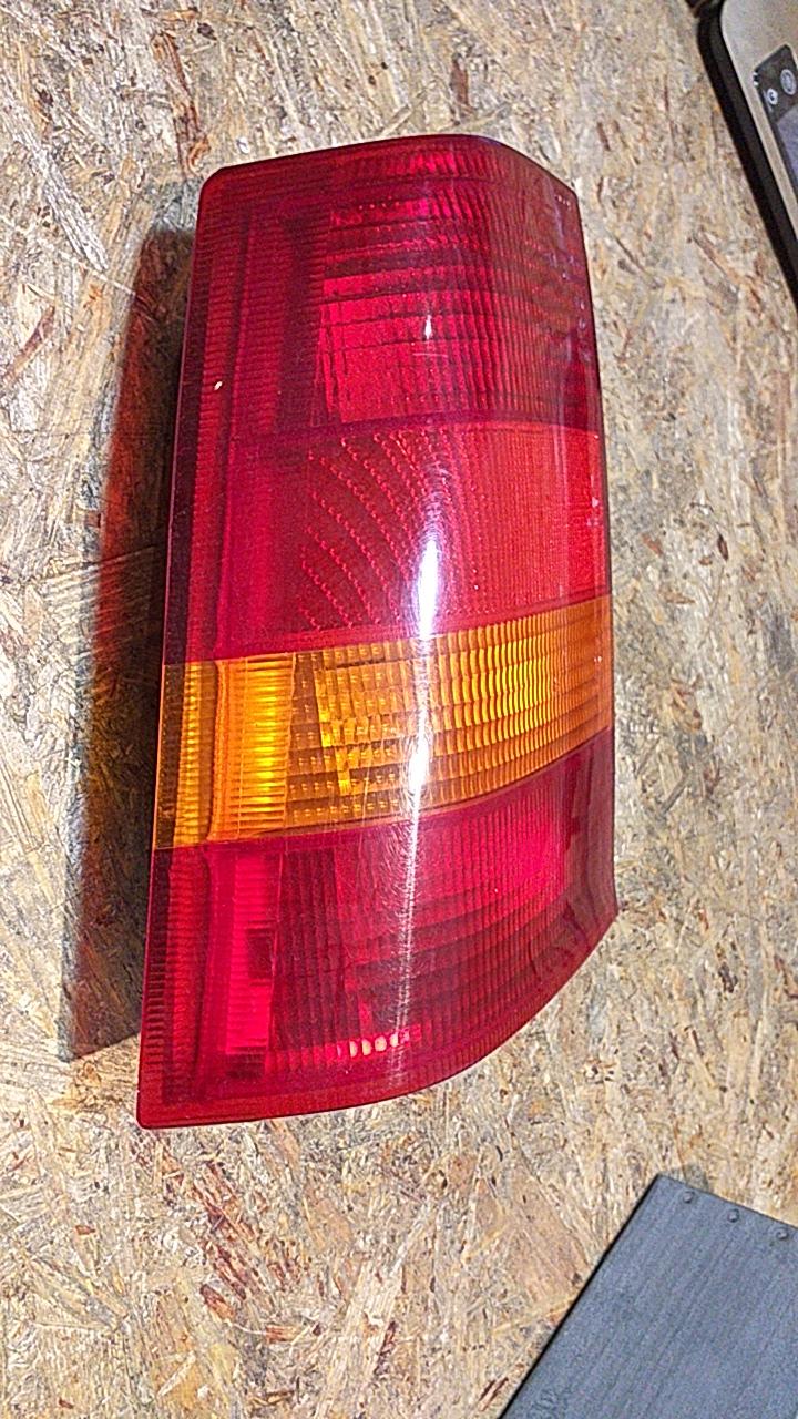 Kadett E Heckleuchte links original GM Opel NEU