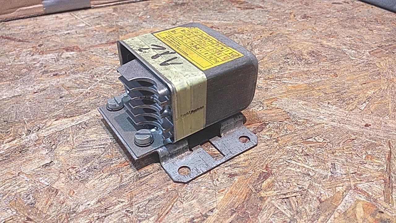 Fiat Campagnola AR76 Spannungsregler original Bosch NEU