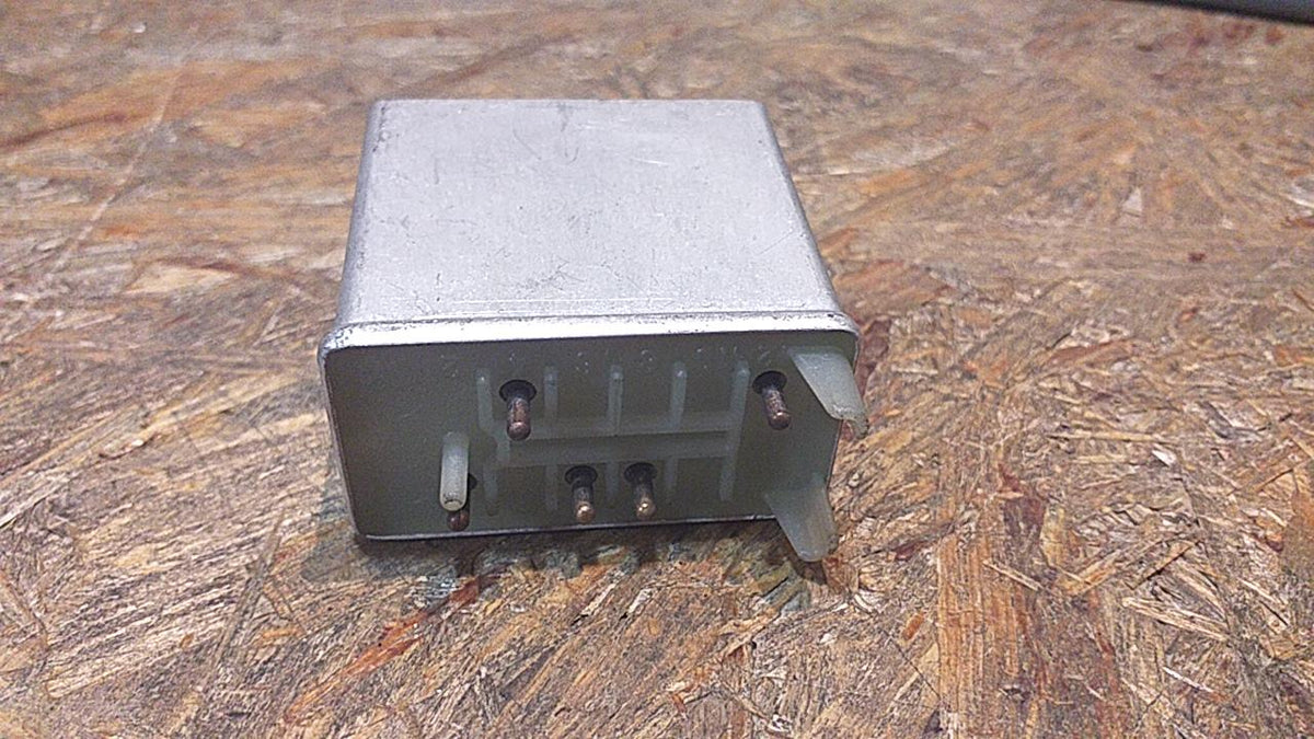 Mercedes Benz W123 Relais Leerlaufabschaltventil original Mercedes gebraucht