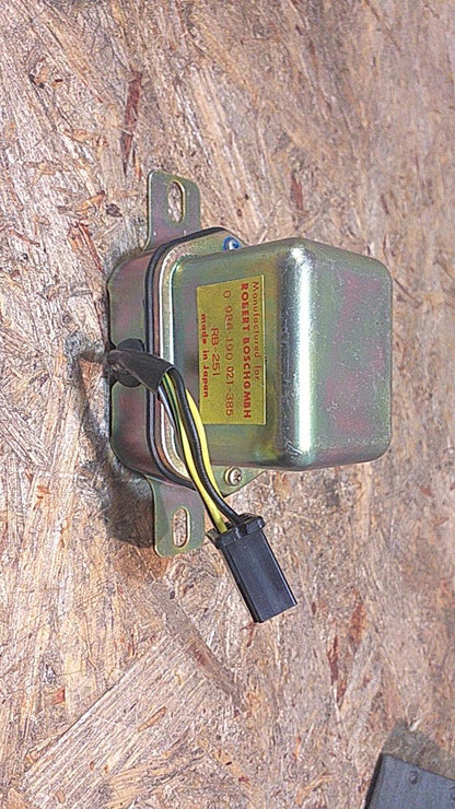 Mitsubishi Oldtimer Lichtmaschinenregler original Bosch NEU