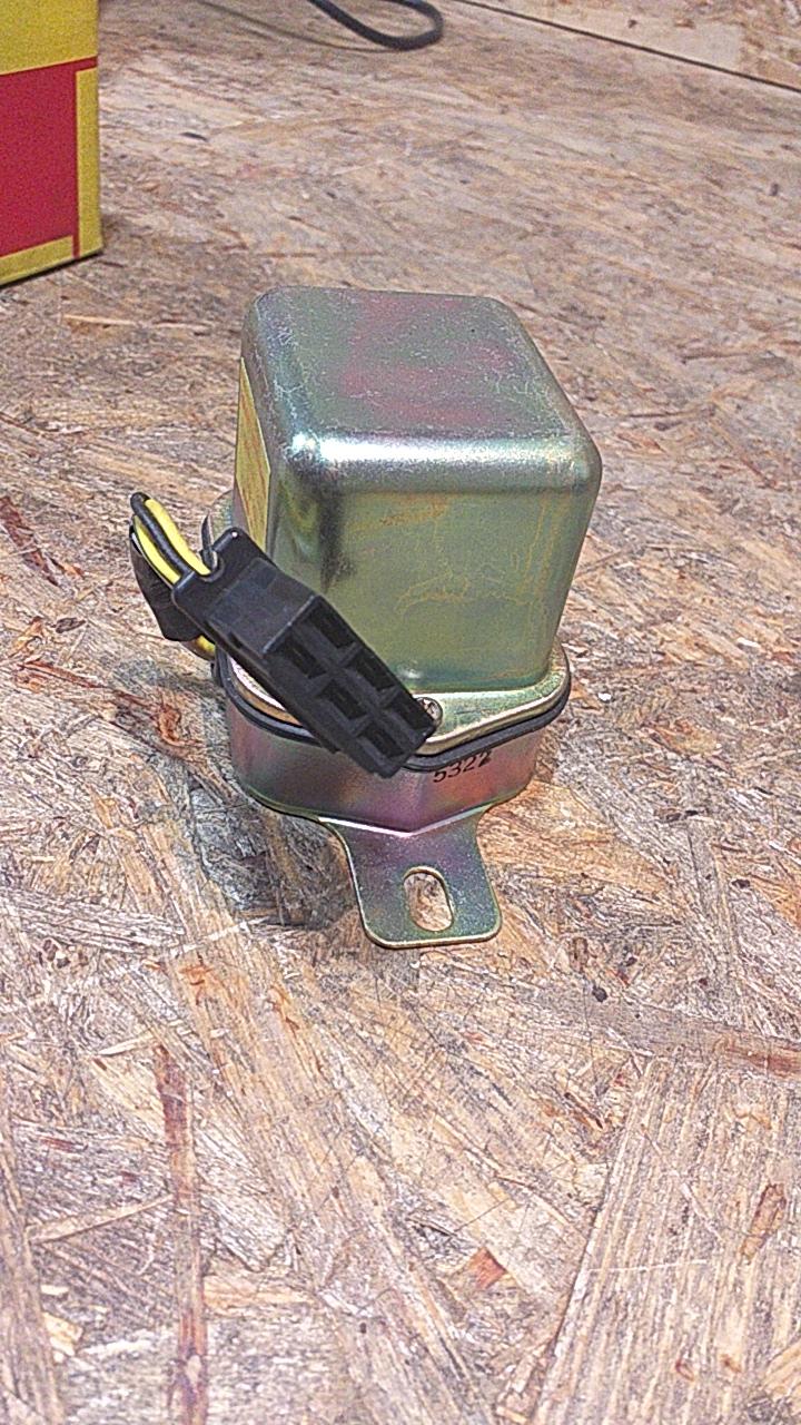 Mitsubishi Oldtimer Lichtmaschinenregler original Bosch NEU