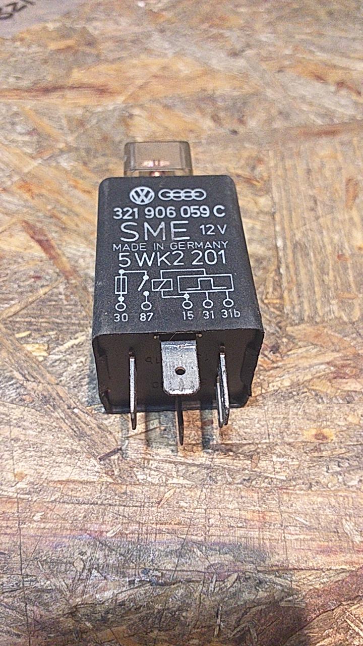 Mk1/2 Scirocco Relais Kraftstoffpumpe mit Sicherung original Siemens NEU