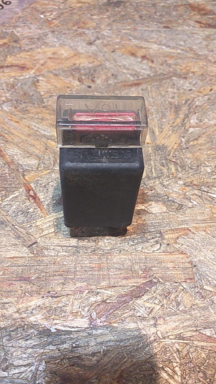 Mk1/2 Scirocco Relais Kraftstoffpumpe mit Sicherung original Siemens NEU