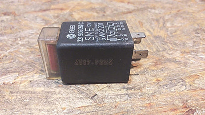 Mk1/2 Scirocco Relais Kraftstoffpumpe mit Sicherung original Siemens NEU