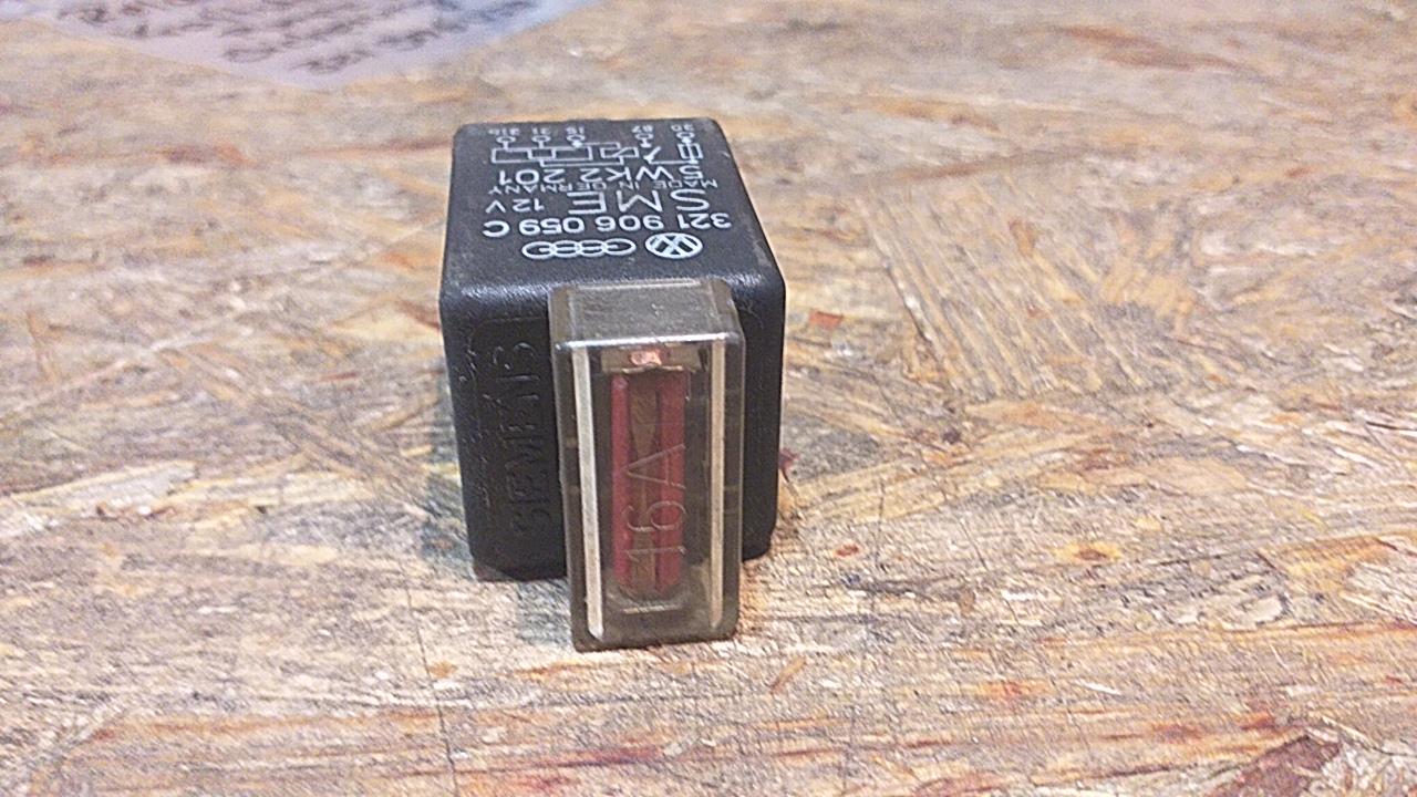 Mk1/2 Scirocco Relais Kraftstoffpumpe mit Sicherung original Siemens NEU