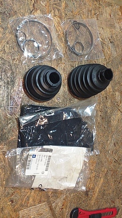Corsa D Faltenbalg mit Schellen Antriebswelle innen und außen original GM Opel NEU