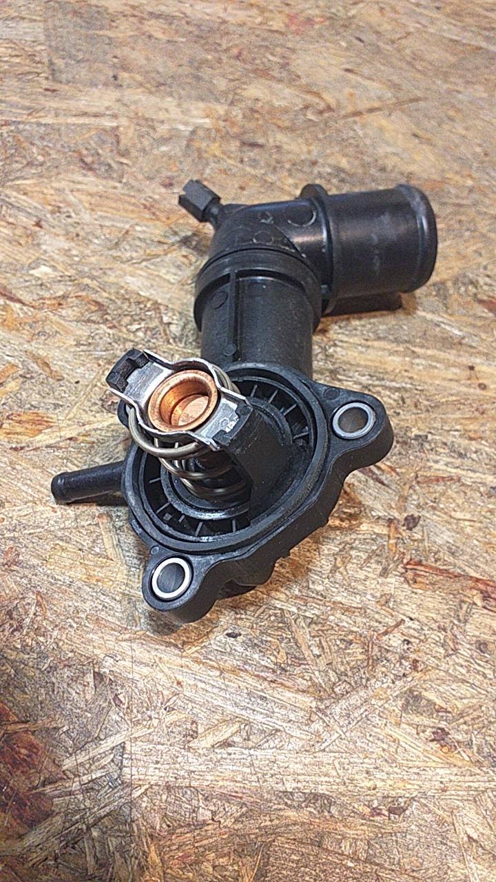 Insignia Astra J Zafira C Thermostat mit Gehäuse original GM Opel NEU