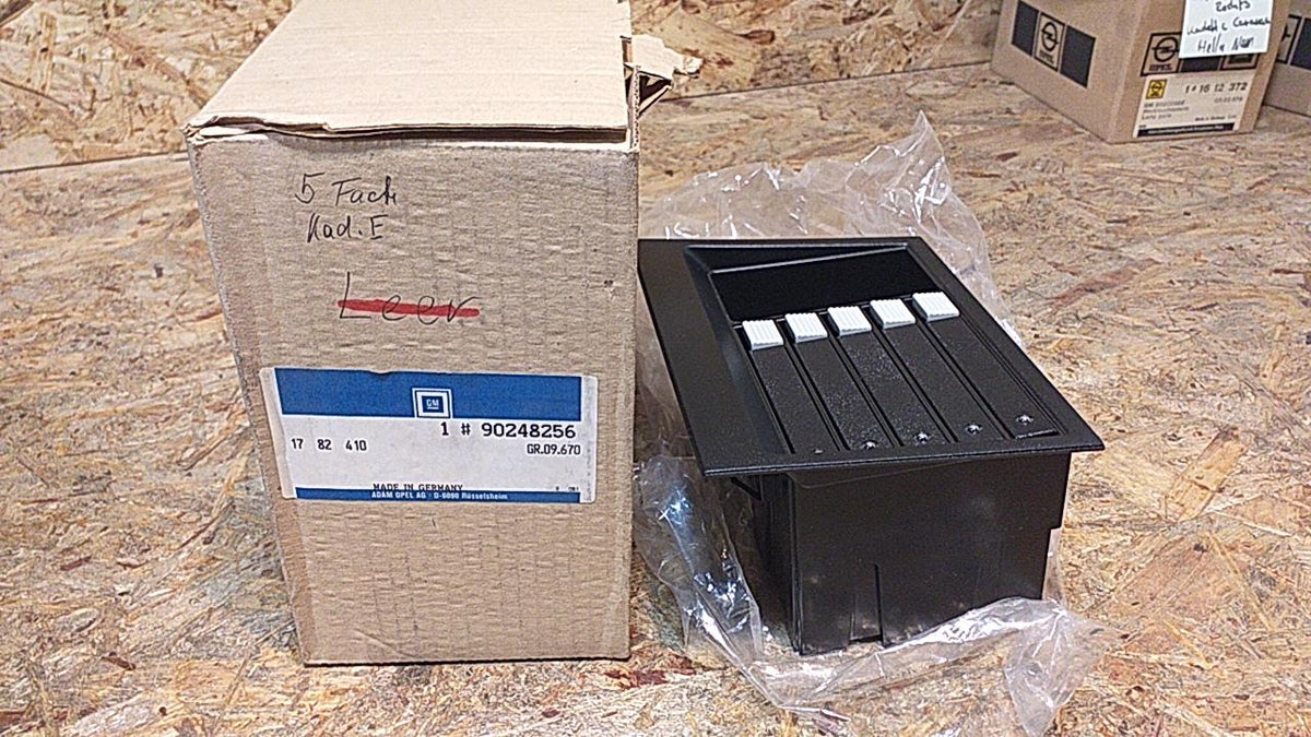 Kadett E Karsettenfach selten original GM Opel NEU