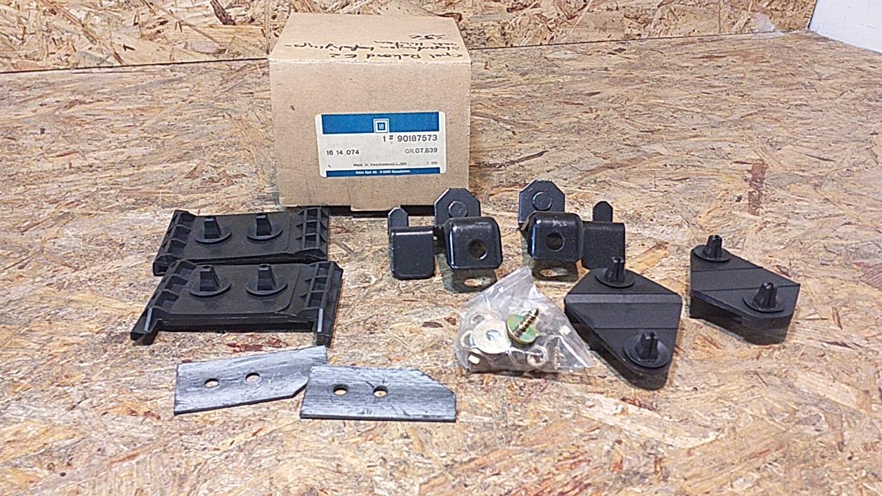 Rekord E 2 Befestigungssatz Stoßstange hinten original GM Opel NEU