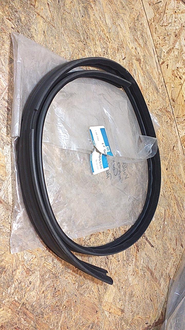 Kadett E Schäg-Stufenheck Caravan Abdichtung Fensterführung original GM Opel NEU