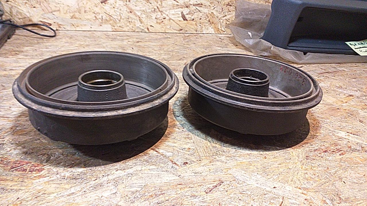 Kadett B  Set Bremstrommeln mit Stehbolzen Vorderachse original Opel NEU