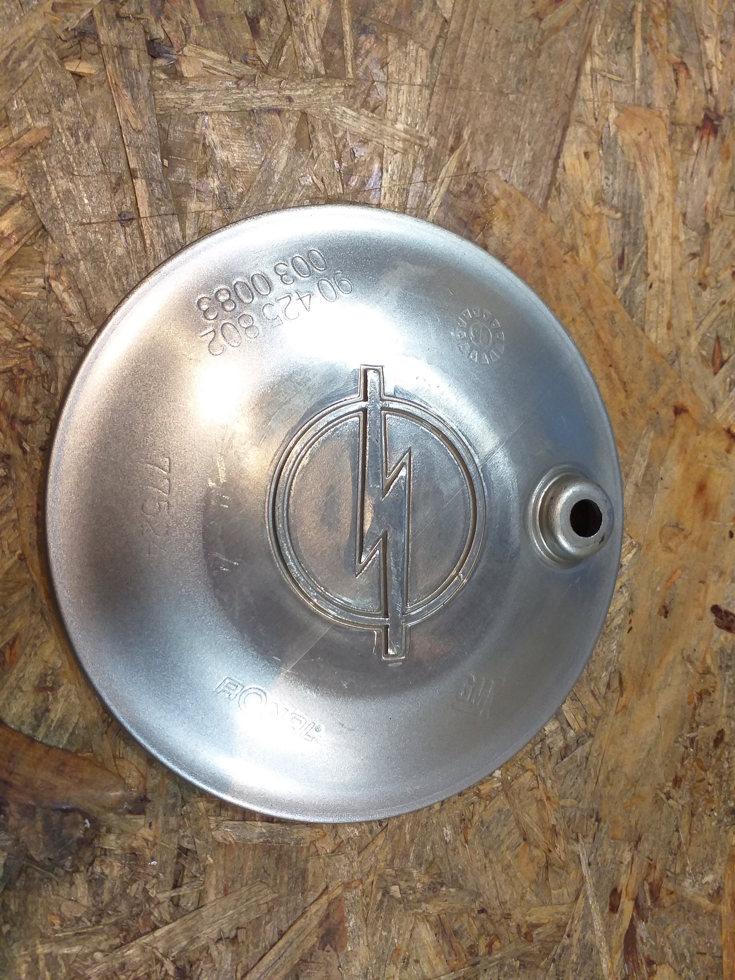 Corsa B Nabendeckel an Alufelge original GM Opel NEU