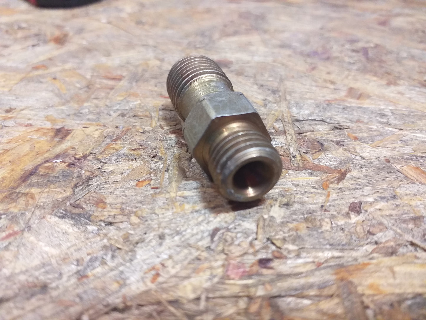 Kadett E  Anschluss Einspritzleitung original GM Opel NEU