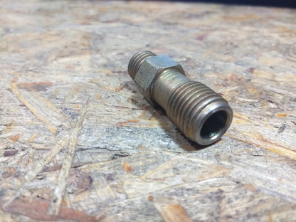 Kadett E  Anschluss Einspritzleitung original GM Opel NEU