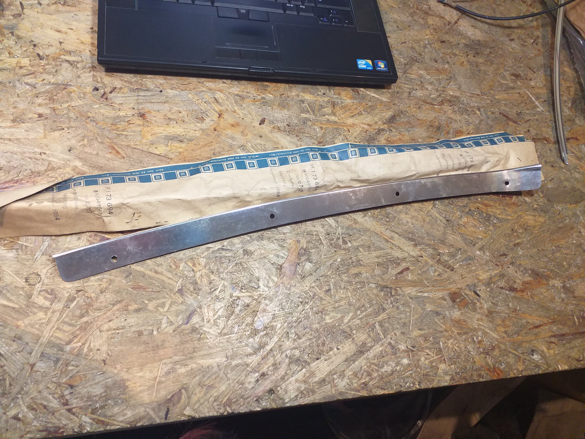 Kadett D 4-türig Zierleiste Vordertüre links original GM Opel NEU
