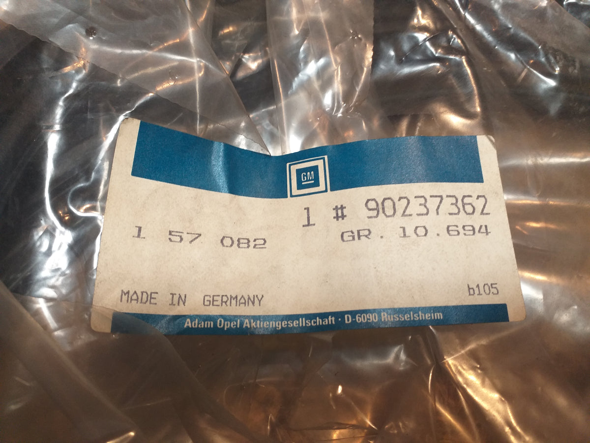 Kadett E Gummiabdichtung hinten links sowie rechts original GM Opel NEU