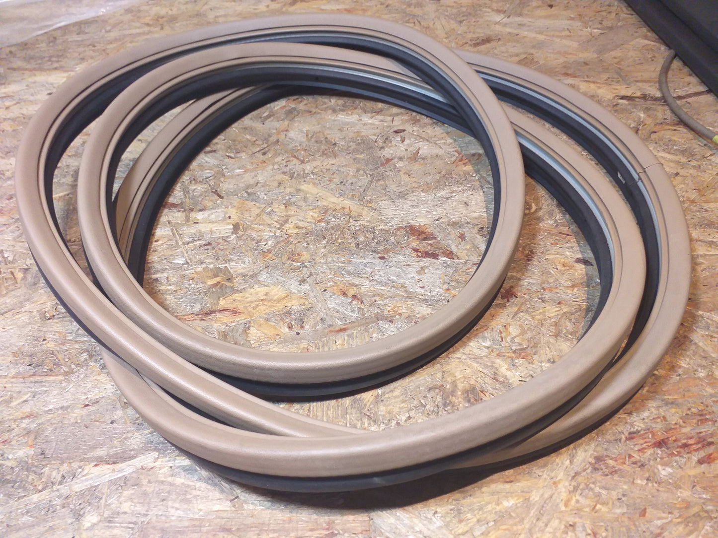 Kadett E Gummiabdichtung Vordertüre original GM Opel NEU