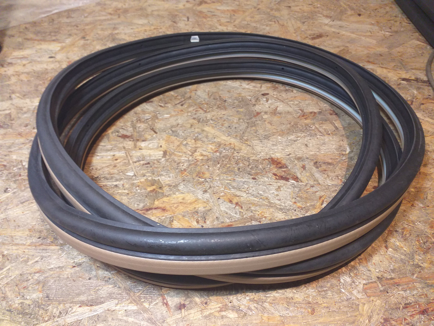 Kadett E Gummiabdichtung Vordertüre original GM Opel NEU