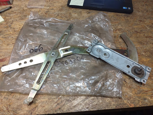 Corsa B Fensterheber rechts hinten manuell original GM Opel NEU