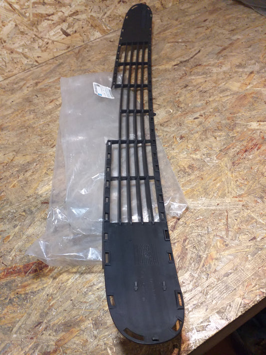 Vectra B Limo Stoßfängergrill vorne original GM Opel NEU